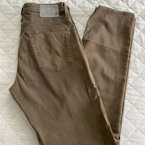 AG Jeans. The Tellis Modern slim. 33 X32. Tan